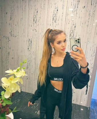 Сладкая и нежная куколка приглашает провести время с пользой для души и тела. Обещаю, ты не пожалеешь о своем выборе! 15711, 23 года